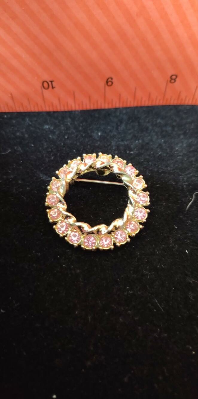 Vintage pink wreath brooch, nice sparkle